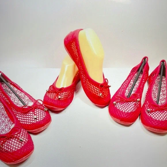 Sold out 🎈! adorable Red mesh Slip on flats 🥰 - Picture 4 of 5